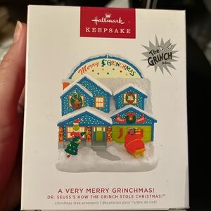 NIB! 2022 Hallmark A Very Merry Christmas Grinchmas! Merriest house ornament